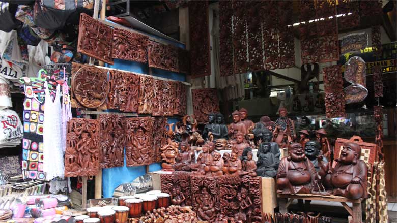 Visit traditional market in Ubud